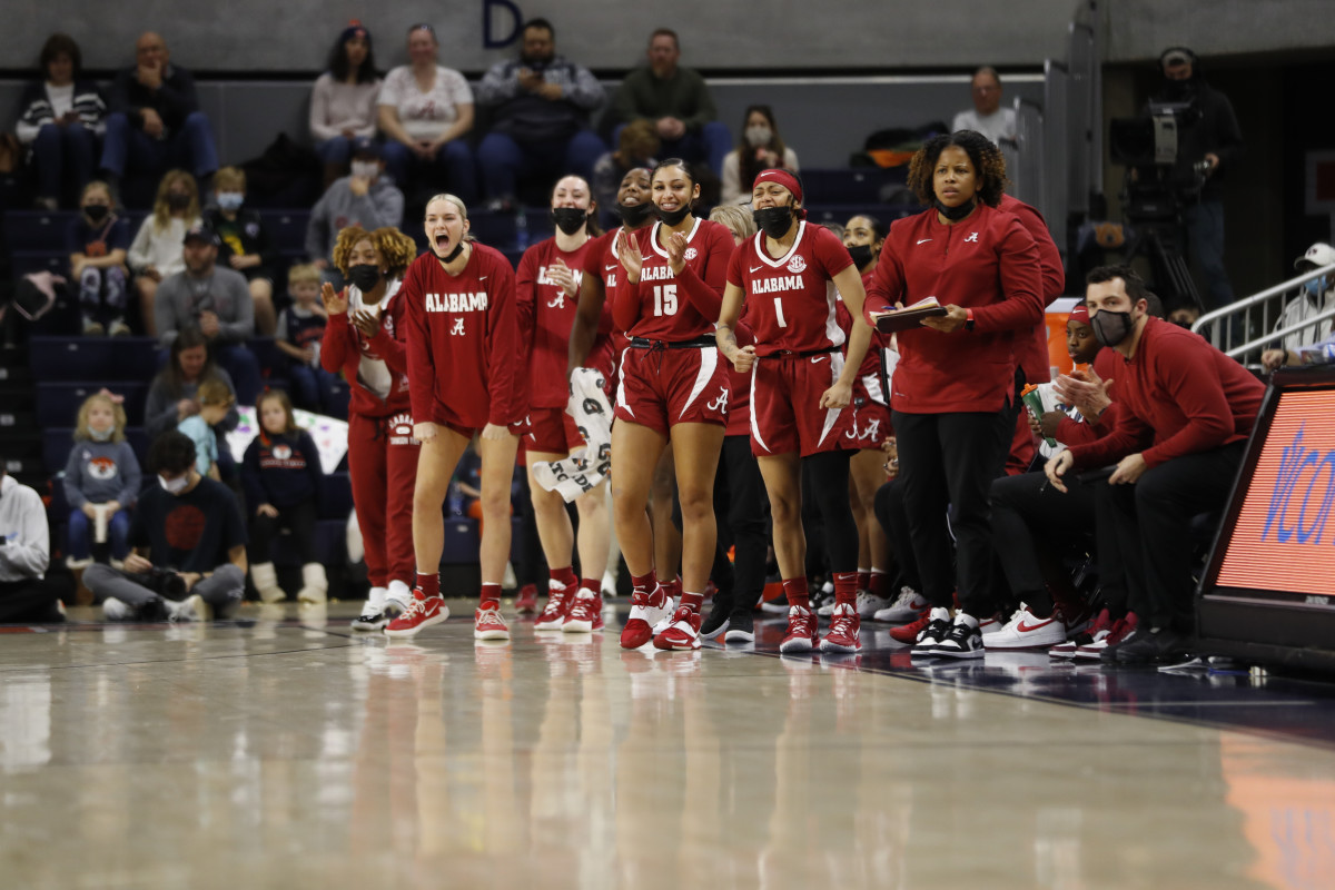 012322_WBB_Team_Auburn_SL01370
