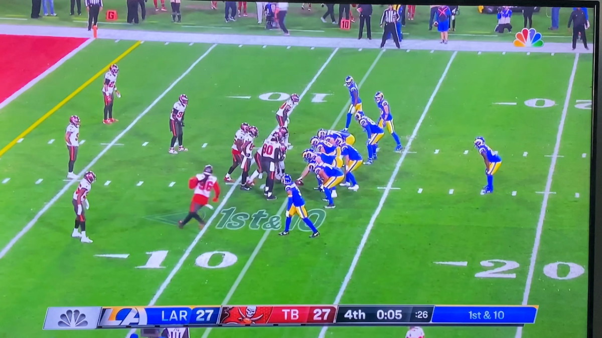 Rams-Bucs End