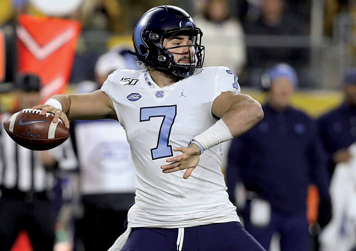North Carolina quarterback Sam Howell passes the ball against Pitt.