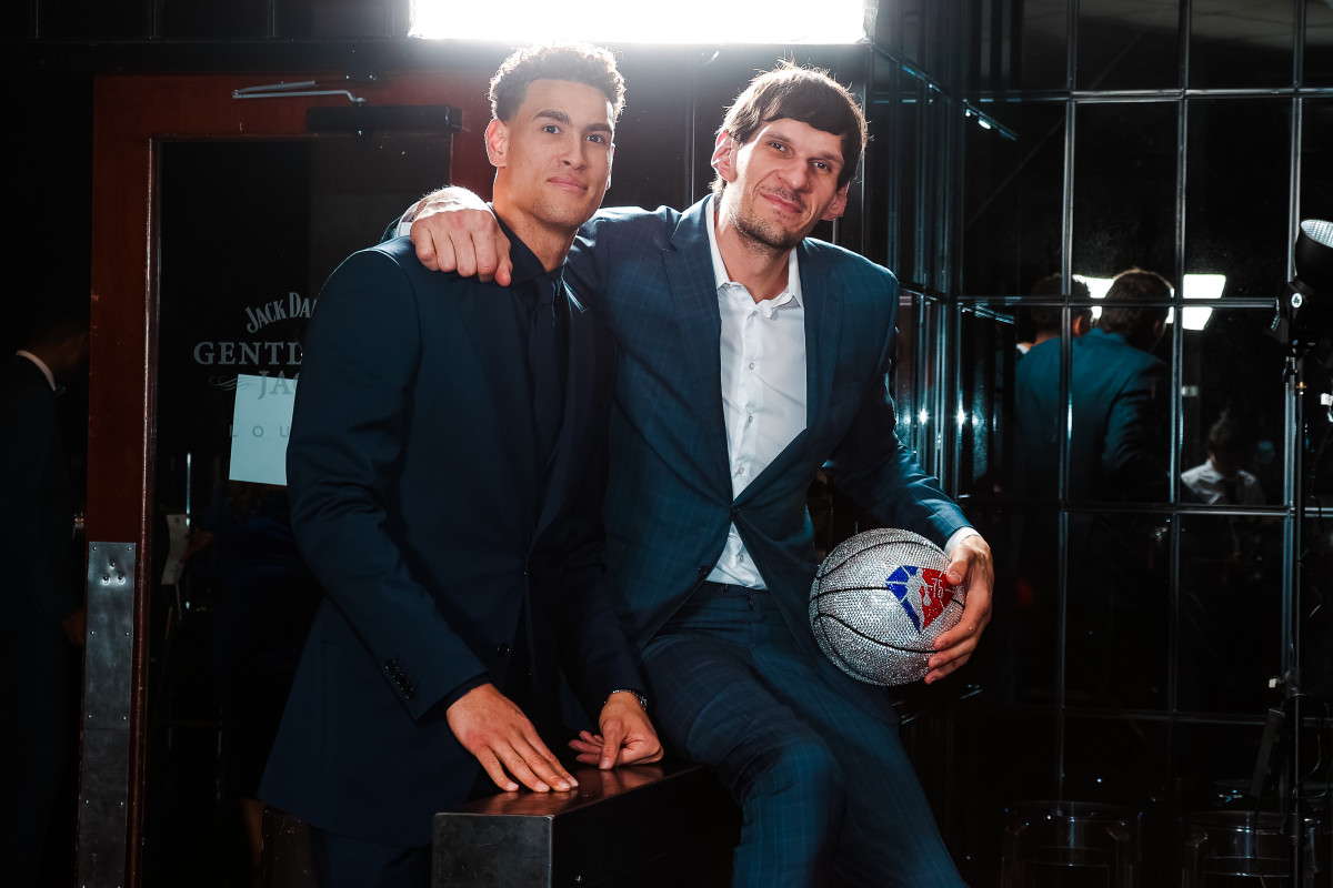 MB 03-04 Mavs Ball-8274
