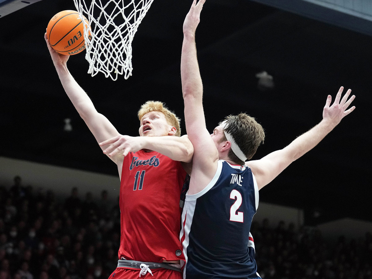 Saint Mary’s Matthias Tass shoots