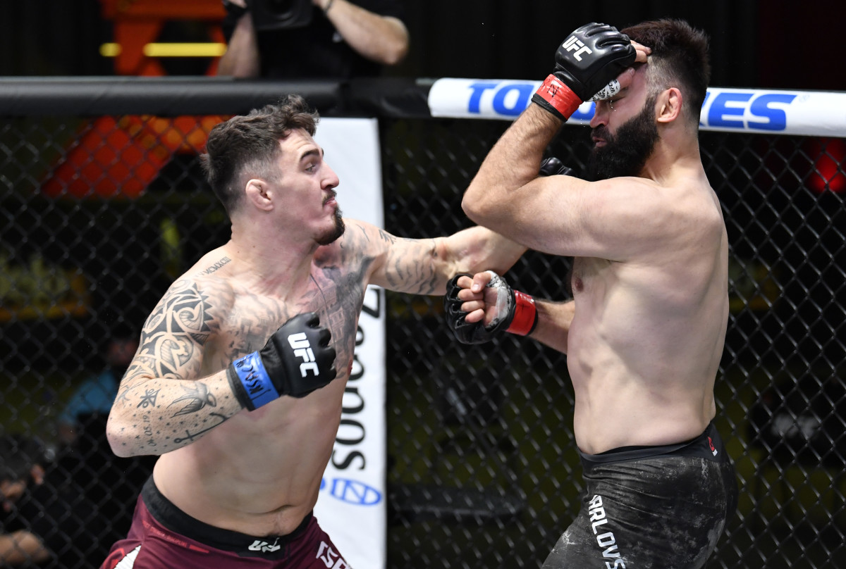 British heavyweight Tom Aspinall (l.) faces Russian striker Alexander Volkov at UFC Fight Night 204.