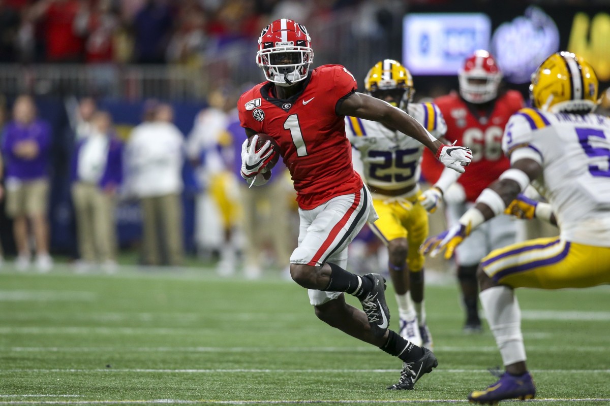 Georgia Bulldogs receiver George Pickens (1) runs after a catch against the LSU Tigers. Mandatory Credit: Brett Davis-USA TODAY Sports