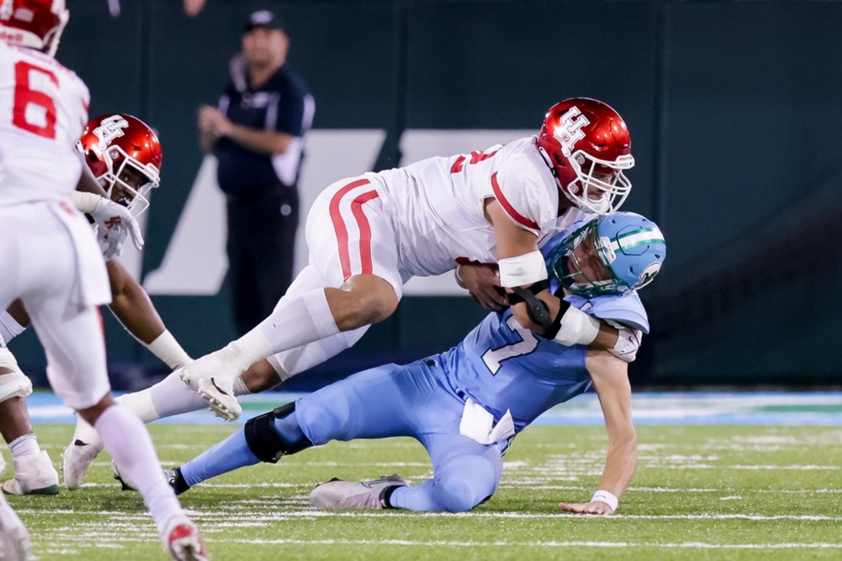 Houston defensive lineman Logan Hall (92) sacks Tulane quarterback Michael Pratt (7). Mandatory Credit: Stephen Lew-USA TODAY Sports