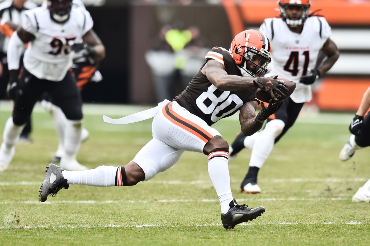 Cleveland Browns receiver Jarvis Landry (80) makes a catch against the Cincinnati Bengals. Mandatory Credit: Ken Blaze-USA TODAY Sports