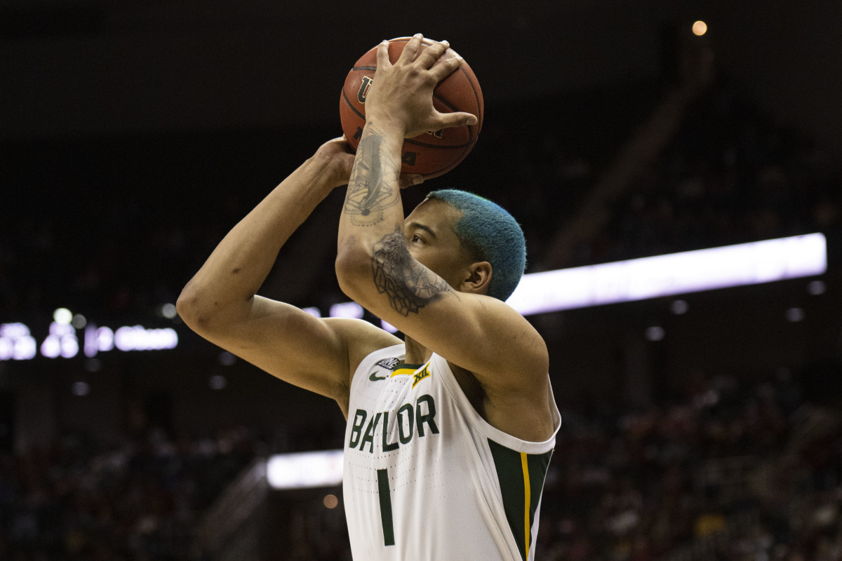 Baylor Bears forward Jeremy Sochan (1) lines up a shot attempt against the Oklahoma Sooners in the second half at T-Mobile Center.