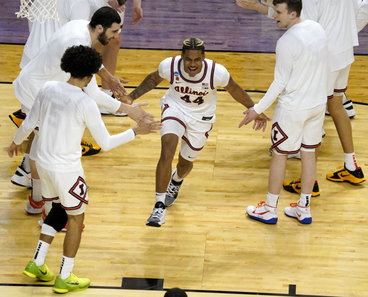 Illinois Fighting Illini guard Adam Miller (44) takes the court during player introductions before a game against Drexel in the first round of the 2021 NCAA Tournament on Tuesday, March 19, 2019, at Indiana Farmers Coliseum in Indianapolis, Ind.