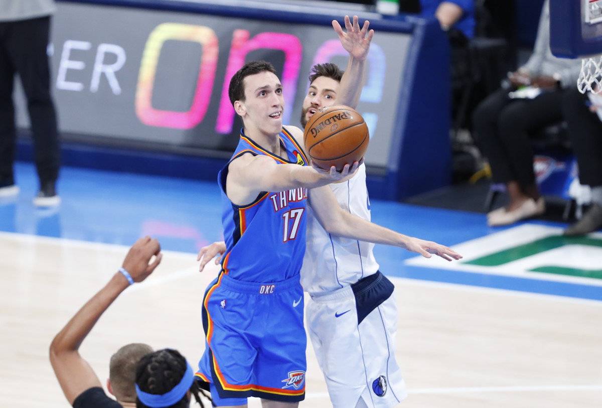 Thunder rookie Aleksej Pokusevski splits a pair of Mavericks defenders to go to the rim.