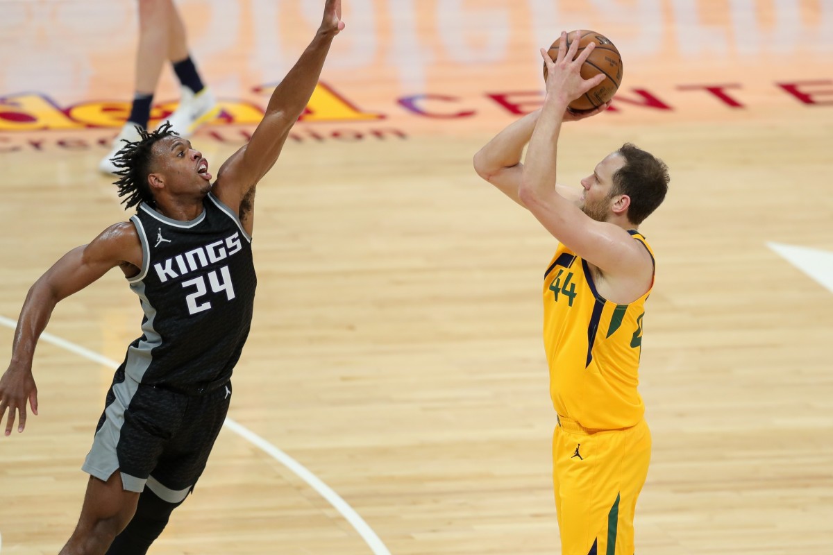 Bojan Bogdanovic (44) shoots a three pointer over Buddy Hield (24)