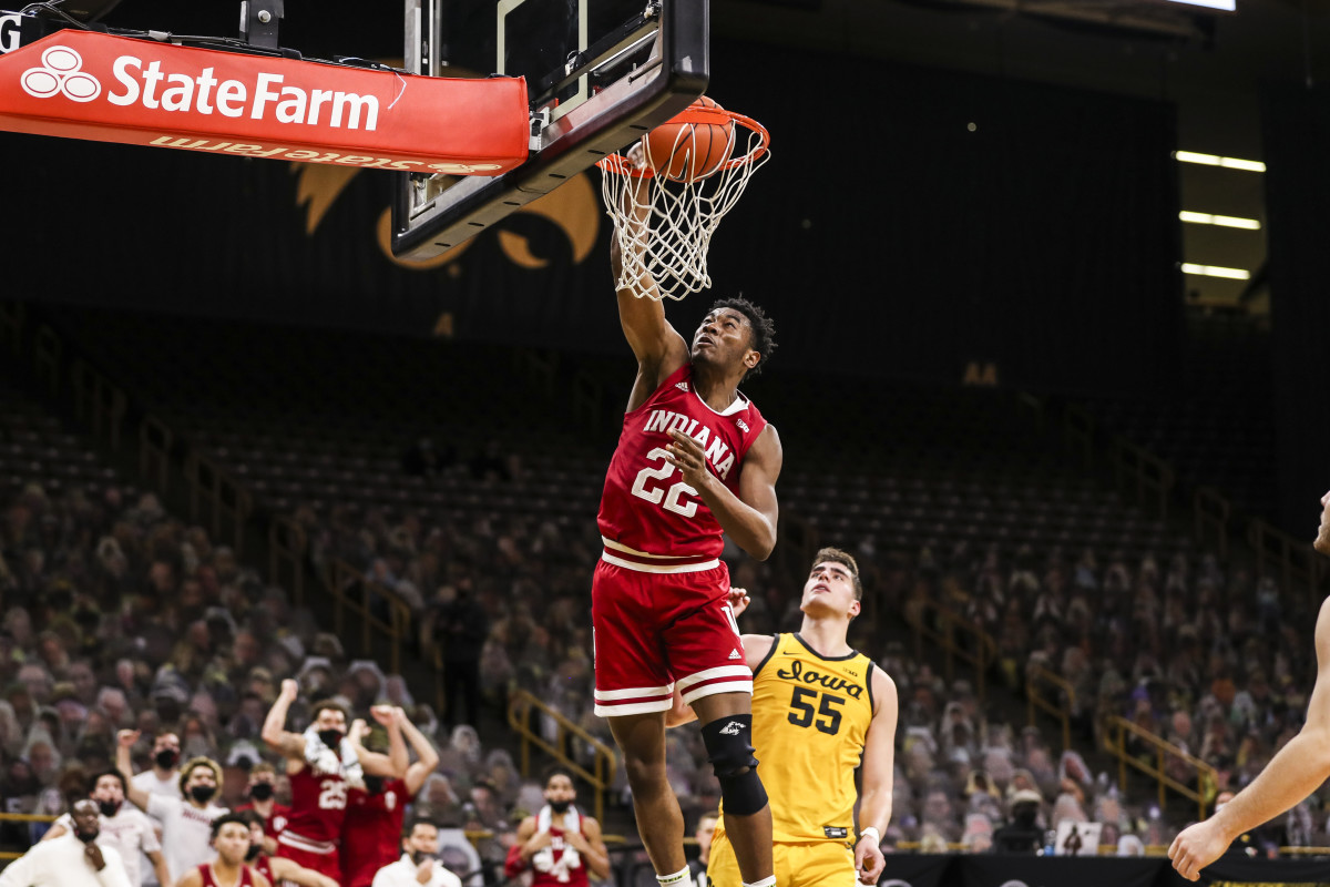 Indiana freshman Jordan Geronimo (22) dunks while Iowa All-American Luka Garza looks on during the Hoosiers' upset of No. 4 Iowa on Jan. 21, 2021. (USA TODAY Sports)