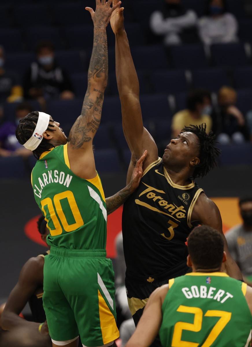 Jordan Clarkson (00) participates in a jump ball against the Toronto Raptors