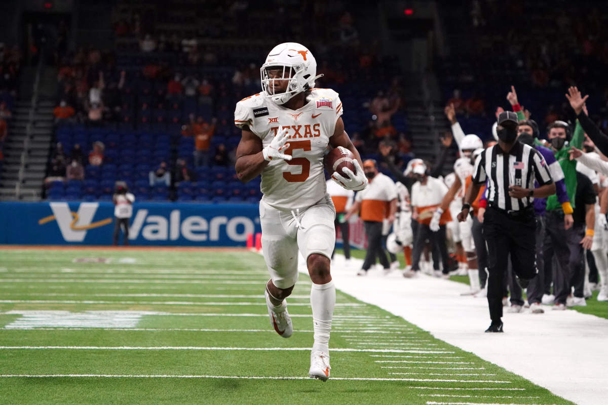 Bijan Robinson was one of the better young running backs in college football during the 2020 season.