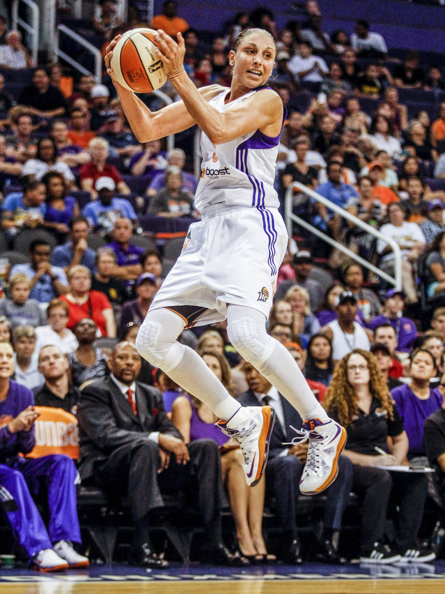 Diana Taurasi jumping with the basketball