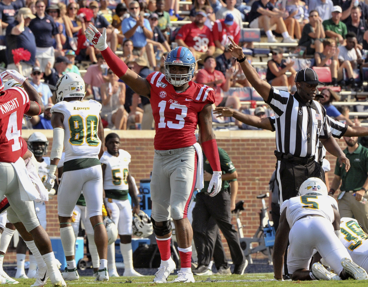 One of the nation's top defensive ends, Sam Williams has an NFL skill set. 