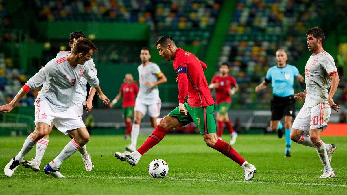Cristiano Ronaldo dribbles at the Spain defense in a pre-Euro 2020 friendly.