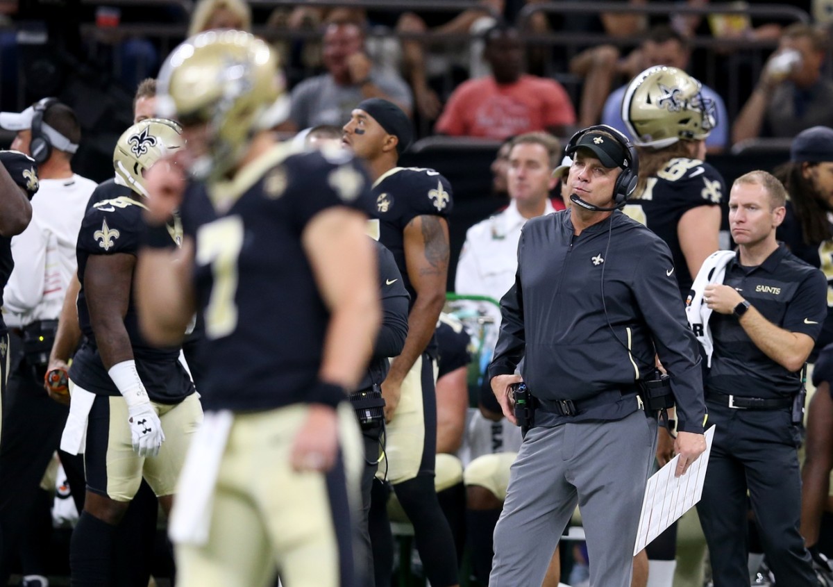 New Orleans Saints head coach Sean Payton looks at quarterback Taysom Hill (7) against the Arizona Cardinals. Mandatory Credit: Chuck Cook-USA TODAY Sports
