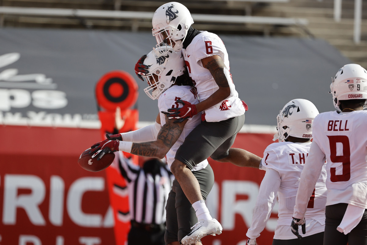 Deon McIntosh (3) celebrates a touchdown with wide receiver Jamire Calvin (6). 