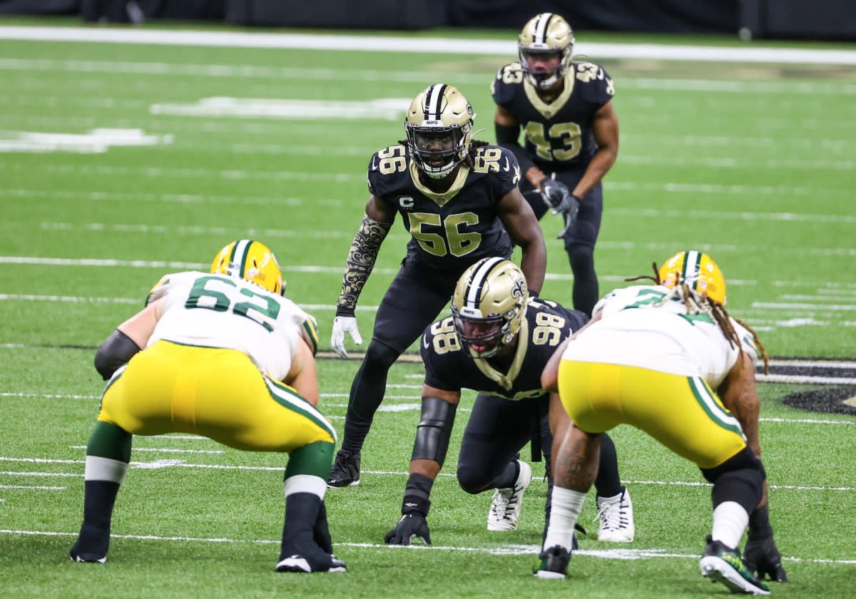 New Orleans Saints LB Demario Davis (56) surveys the Green Bay offensive line. Credit: SI.COM/USA TODAY 