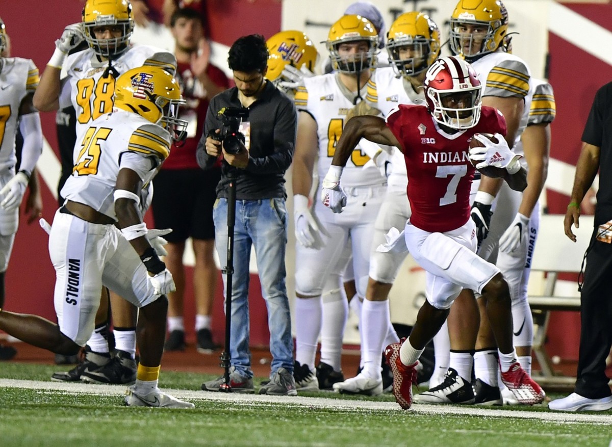 D.J. Matthews breaks free on a punt return, taking it 81 yards for a score, the second punt return TD of his career. The first one came at Florida State against Miami. (USA Today Sports) 