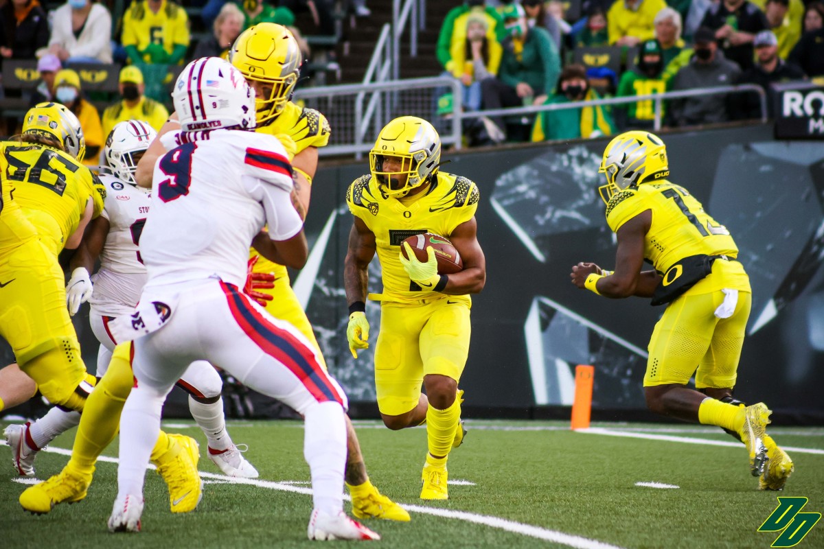 Verdell carries against Stony Brook in the week 3 matchup at Autzen Stadium.