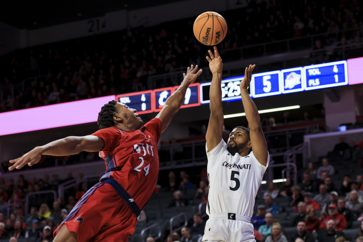 Nov 30, 2022; Cincinnati, Ohio, USA; Cincinnati Bearcats guard David DeJulius (5) shoots the ball against N.J.I.T Highlanders guard Mekhi Gray (24) in the first half at Fifth Third Arena. Mandatory Credit: Aaron Doster-USA TODAY Sports