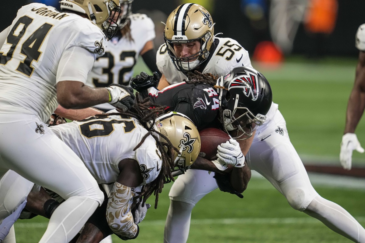 New Orleans Saints linebackers Kaden Elliss (55) and Demario Davis (56) tackle Atlanta Falcons running back Cordarrelle Patterson (84). Mandatory Credit: Dale Zanine-USA TODAY Sports
