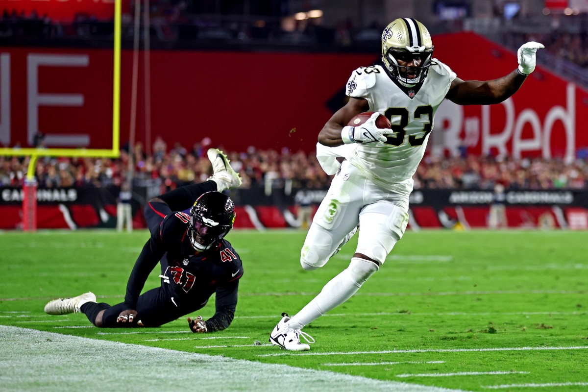 New Orleans Saints tight end Juwan Johnson (83) runs for a touchdown past Arizona Cardinals linebacker Myjai Sanders (41). Mandatory Credit: Mark J. Rebilas-USA TODAY Sports