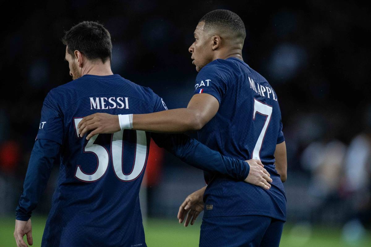 Lionel Messi and Kylian Mbappe pictured together during PSG's Champions League game against Maccabi Haifa in October 2022