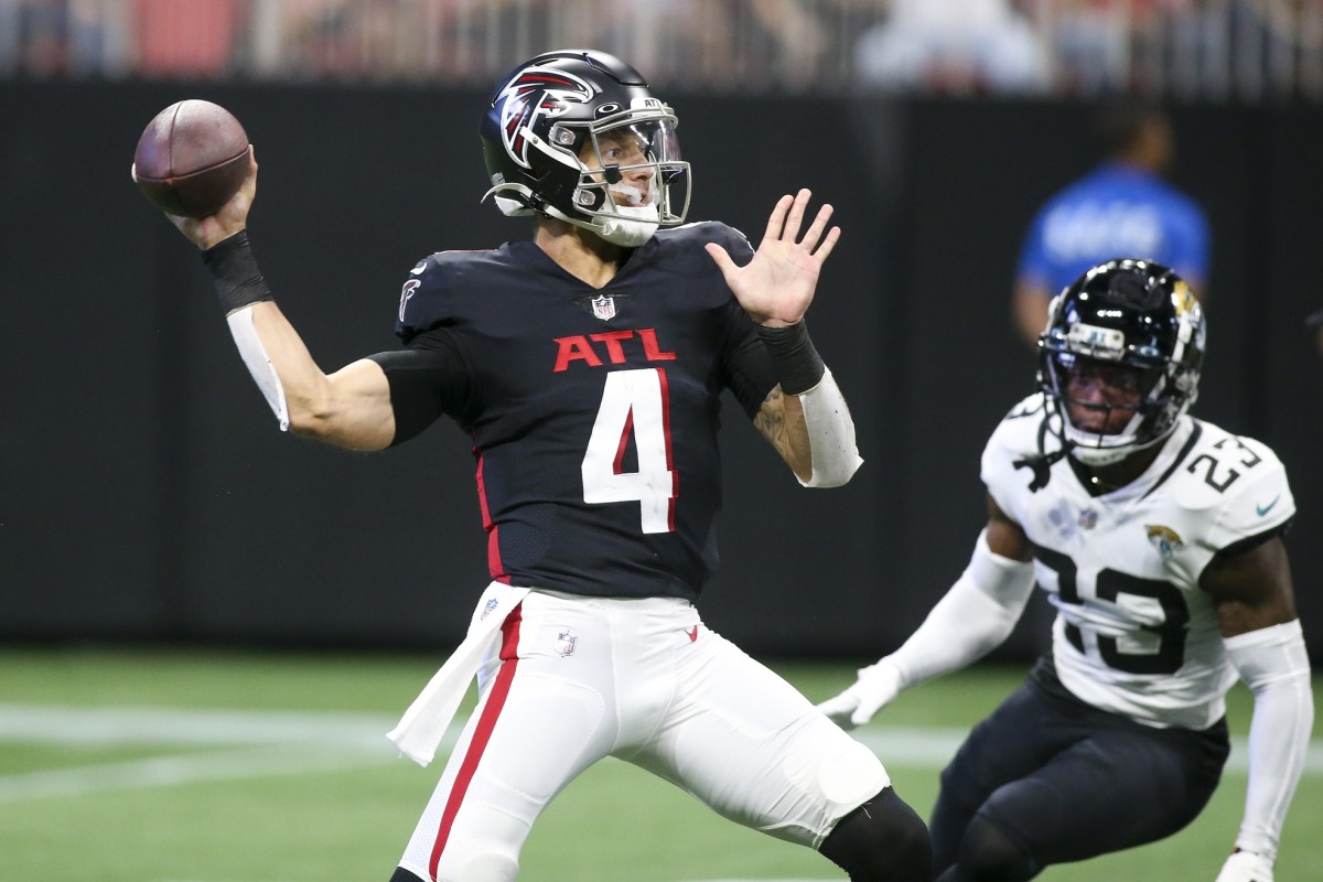 Aug 27, 2022; Atlanta Falcons quarterback Desmond Ridder (4) throws a pass against the Jacksonville Jaguars in the second. Mandatory Credit: Brett Davis-USA TODAY Sports