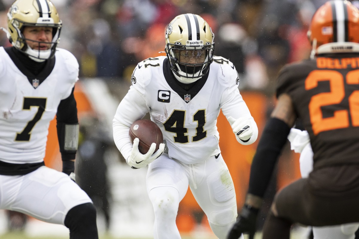 New Orleans Saints running back Alvin Kamara (41) runs the ball against the Cleveland Browns. Mandatory Credit: Scott Galvin-USA TODAY Sports