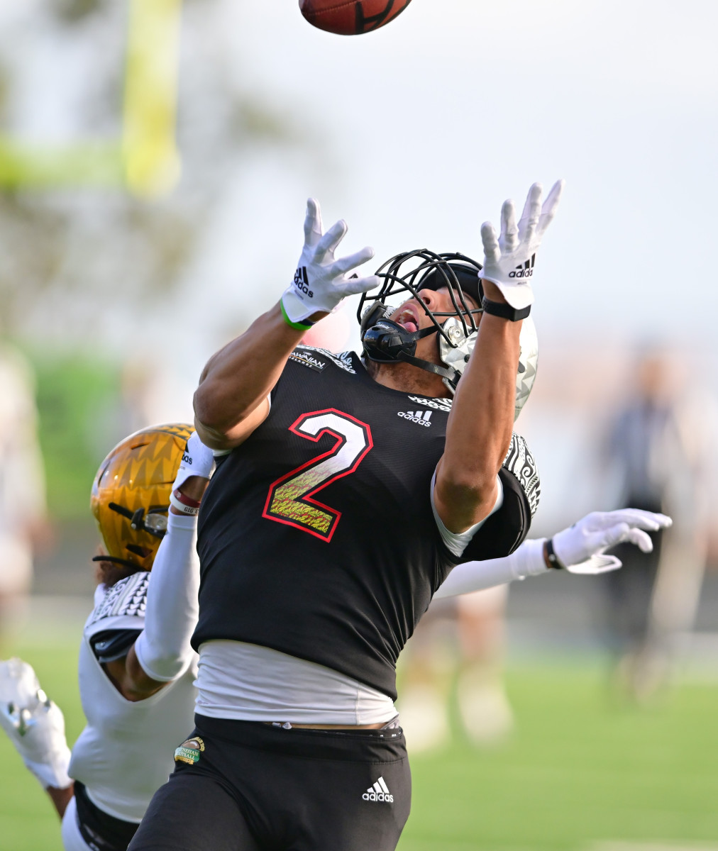 Duce Robinson hauls in a pass during the 2023 Polynesian Bowl in Hawaii.