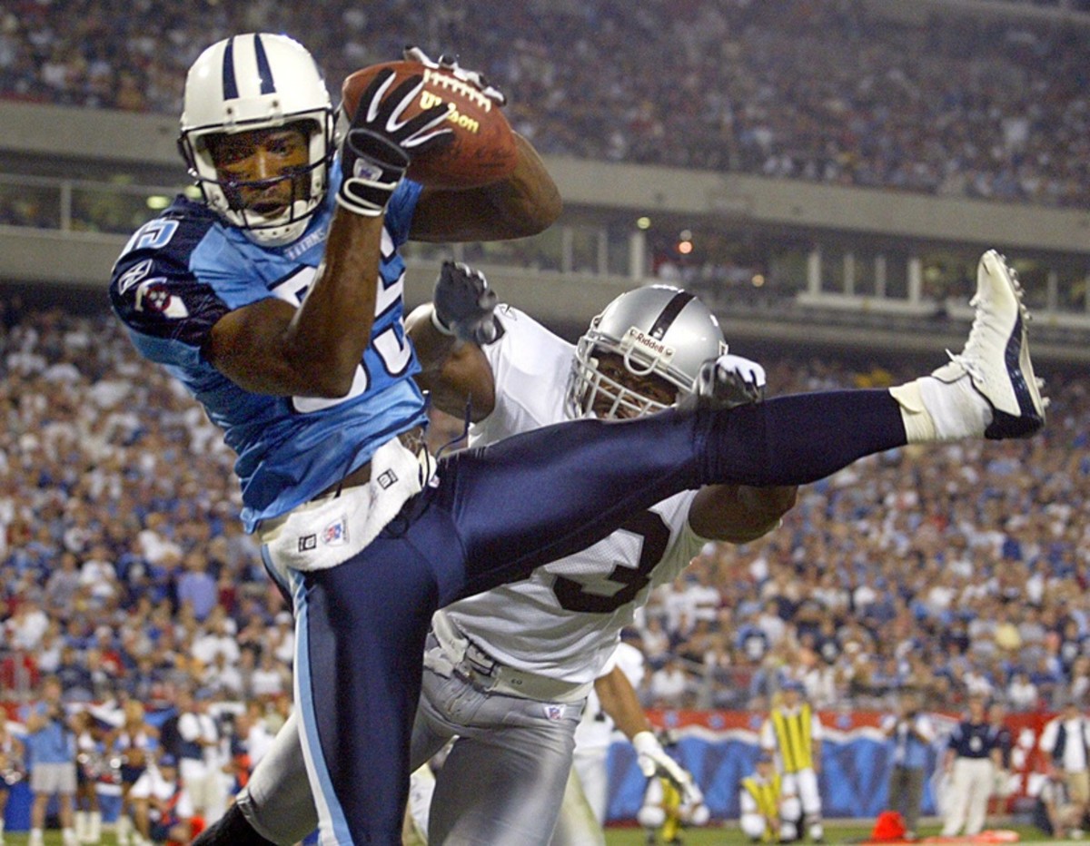 Derrick Mason make the reception against the Raiders.