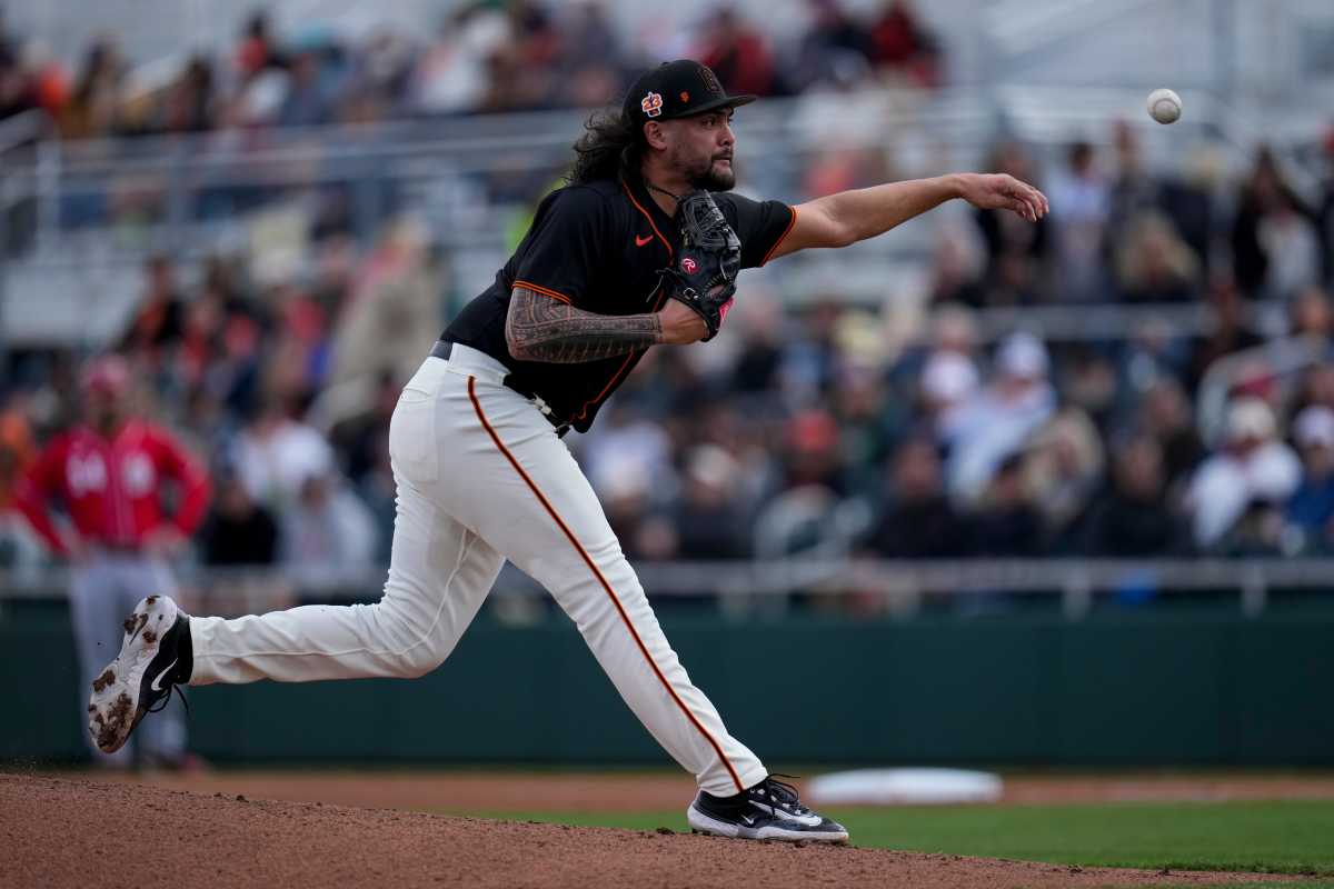 SF Giants starting pitcher Sean Manaea (52) throws a pitch in the first inning against the Reds. (2023)