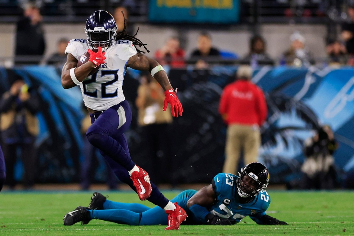 Tennessee running back Derrick Henry (22) rushes past Jacksonville linebacker Foyesade Oluokun (23) during a game on Jan. 7, 2023 at TIAA Bank Field in Jacksonville. (Corey Perrine/Florida Times-Union / USA TODAY)