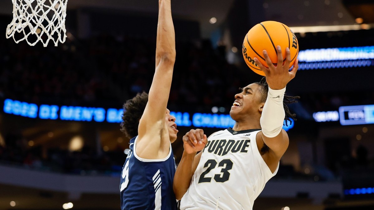 New Gators forward EJ Jarvis contests former Purdue guard Jaden Ivey during last season's NCAA Tournament. He accounted for eight points, two rebounds, two assists and two blocks in his lone tournament appearance, showcasing the promise he displayed during his senior year at Yale.