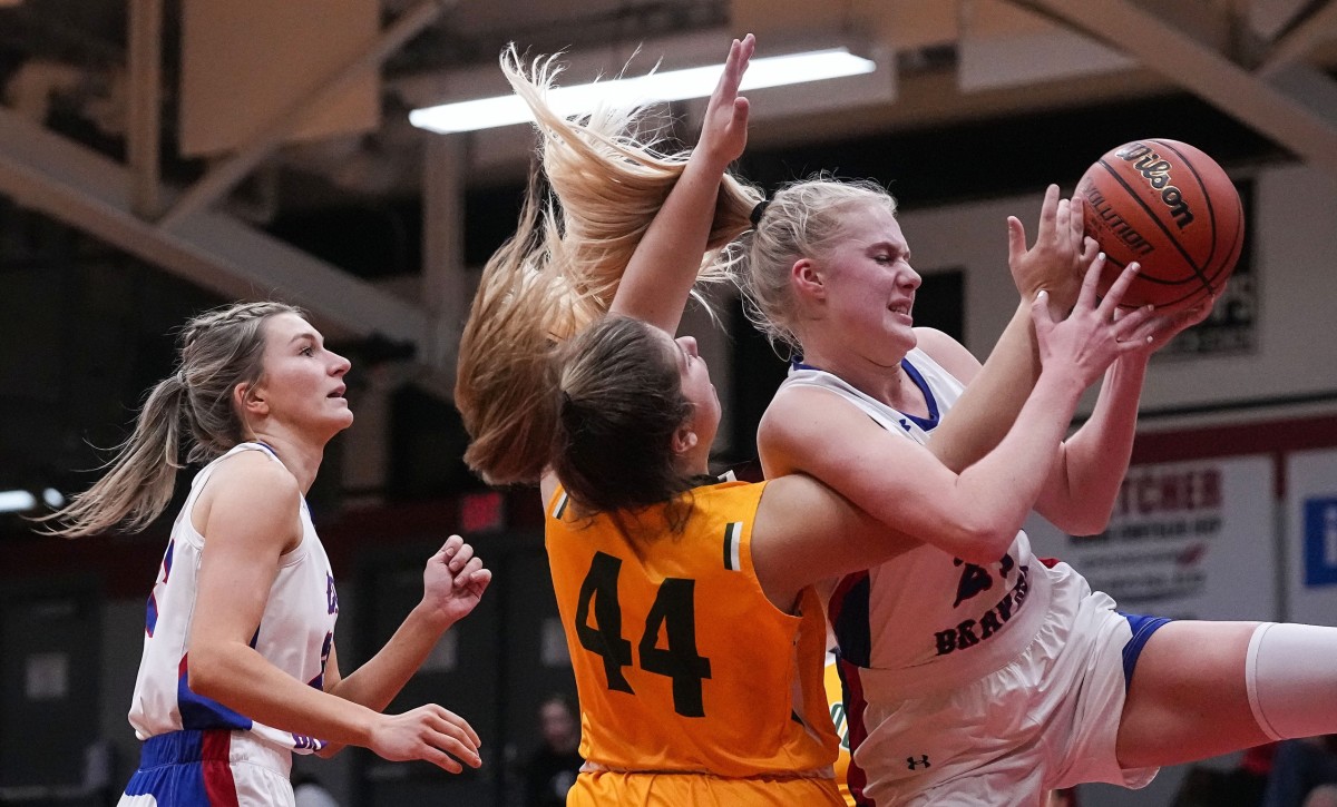 Indian Creek's Faith Wiseman (21) reaches for the ball against Greenwood Woodmen Olivia Ford (44) on Thursday, Nov 17, 2022 at Edinburgh High School in Edinburgh. Indian Creek defeated the Greenwood Woodmen, 38-19.