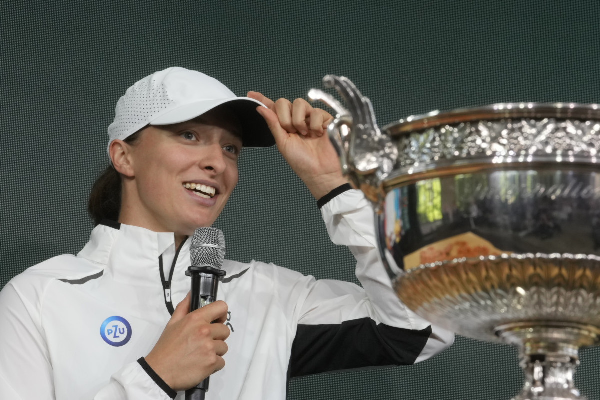 Iga Swiatek looks to defend her title at the French Open.