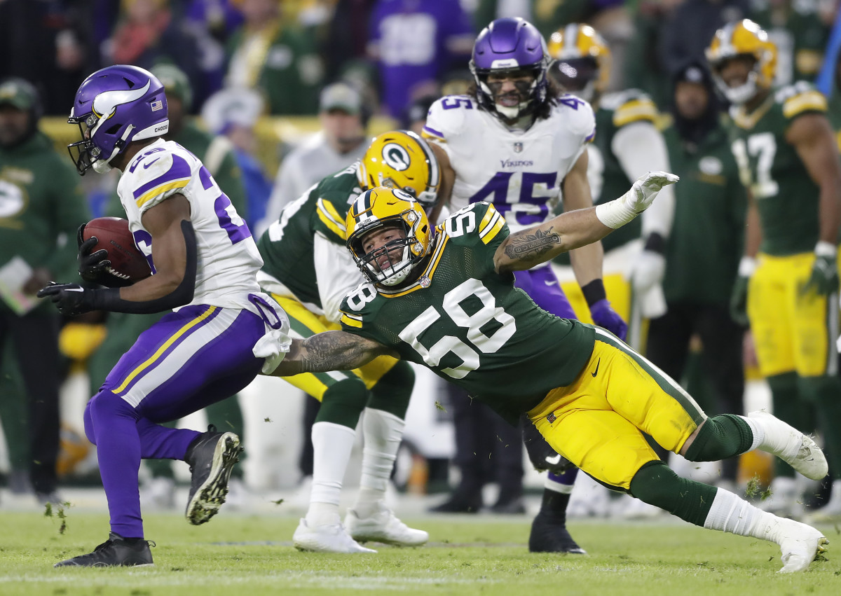 LB Isaiah McDuffie (Photo by USA Today Sports Images)