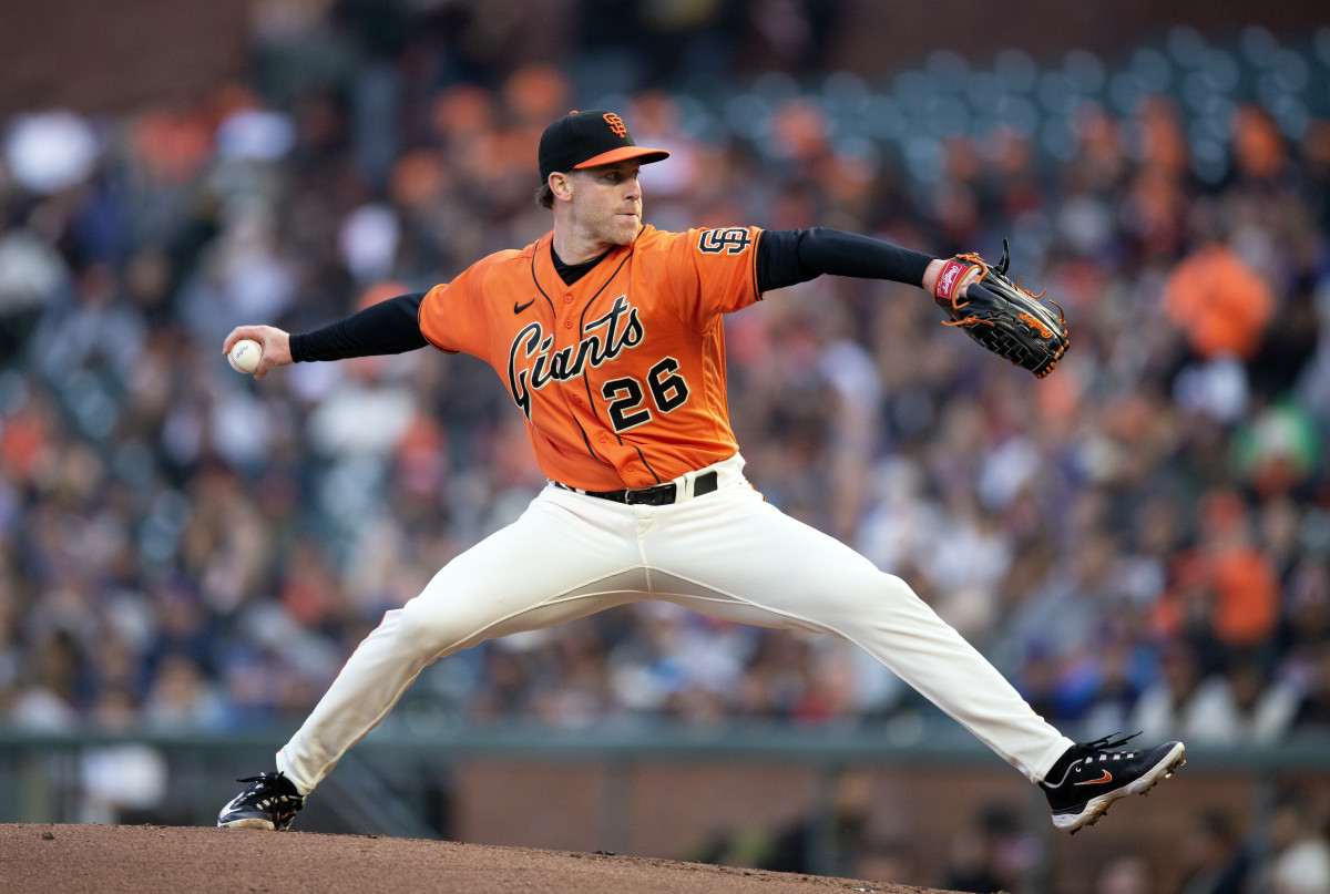 SF Giants starting pitcher Anthony DeSclafani delivers a pitch against the Chicago Cubs on June 9, 2023.