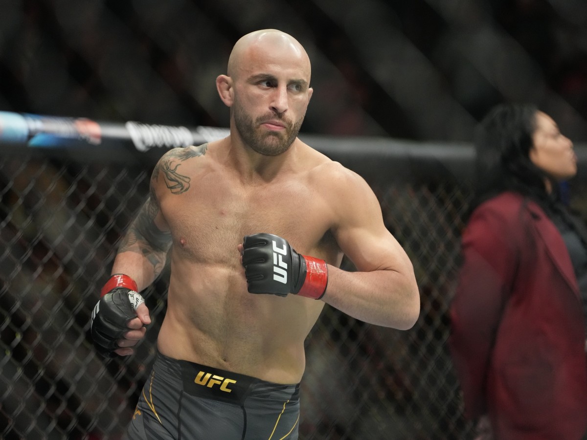 UFC featherweight champion Alexander Volkanovski is one of the most dominant fighters in UFC history.