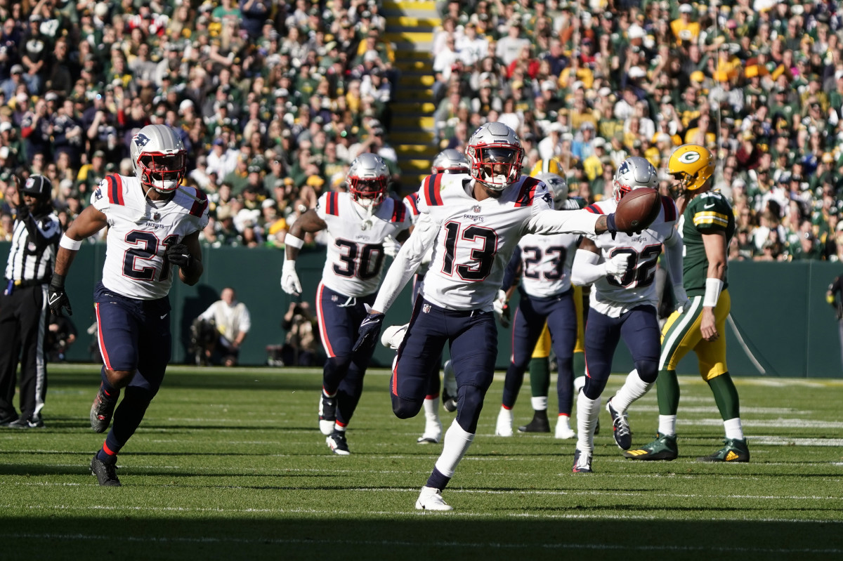New England Patriots CB Jack Jones (13) returns an interception against the Green Bay Packers