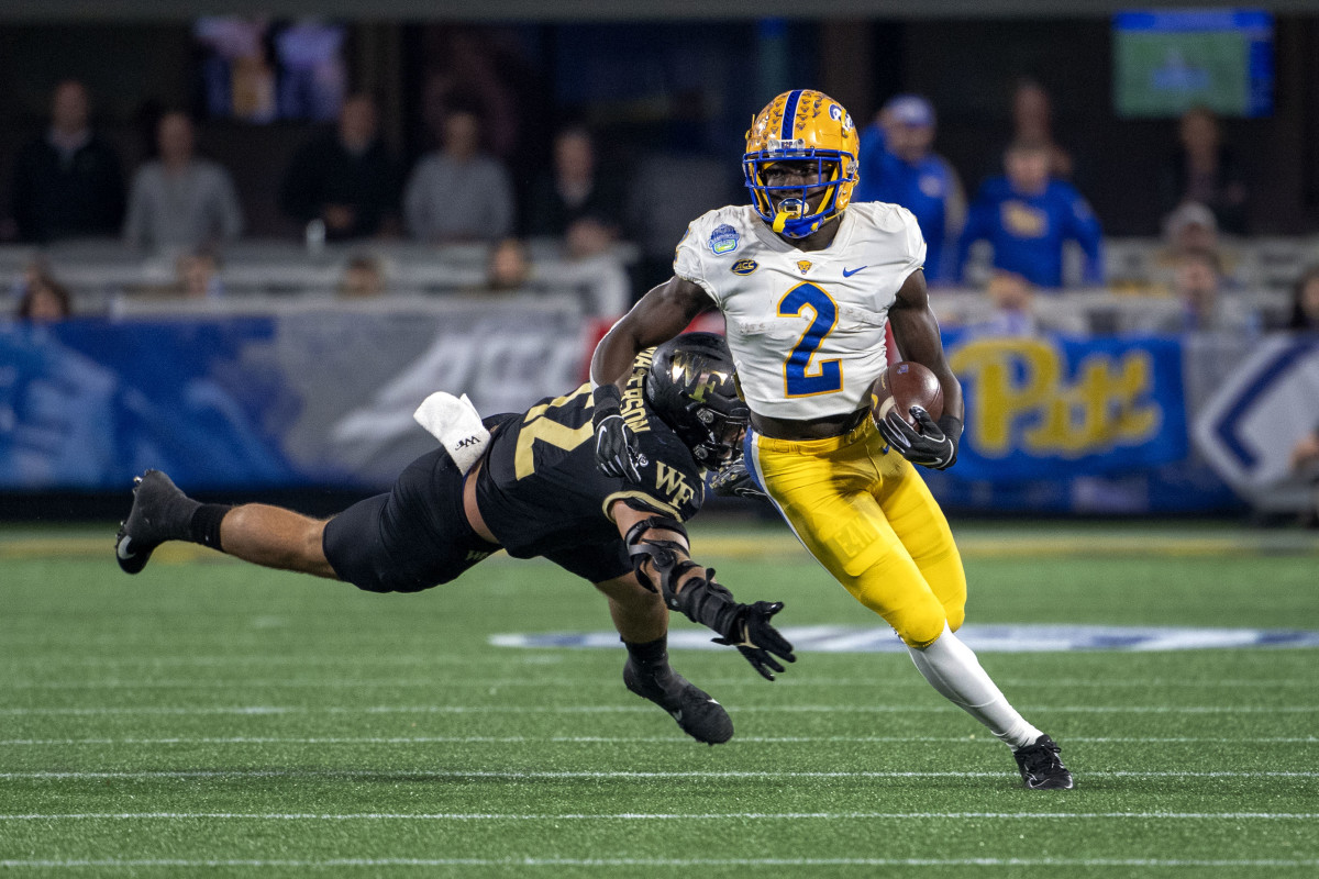 Pitt running back Israel Abanikanda running the ball vs Wake Forest