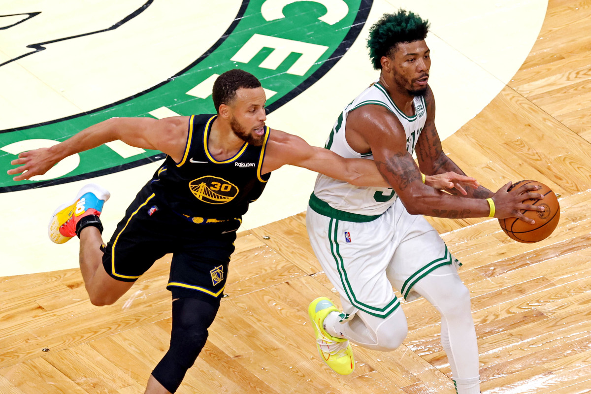 Steph Curry reaches for the ball in Game 3 of the NBA Finals.