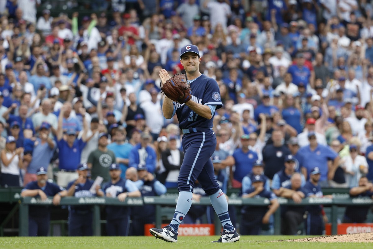 Chicago Cubs closer David Robertson celebrates save