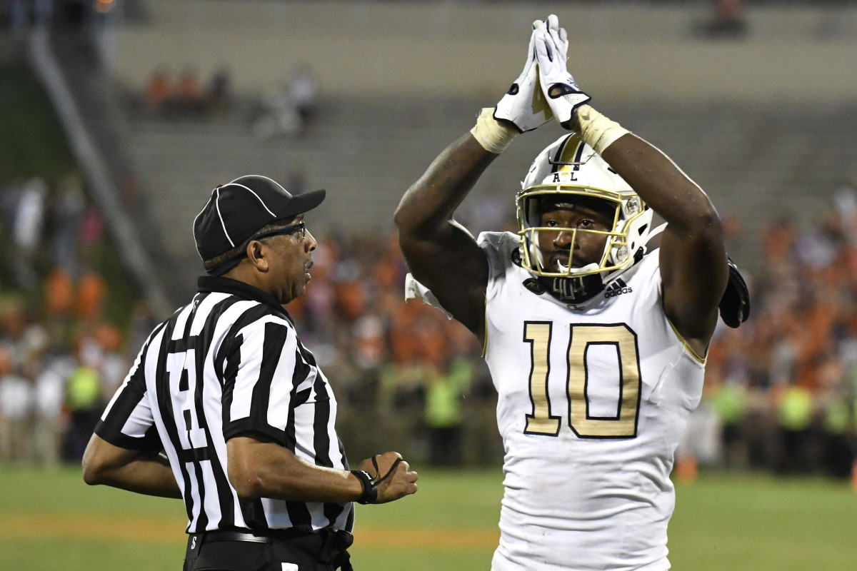 Georgia Tech linebacker Ayinde Eley