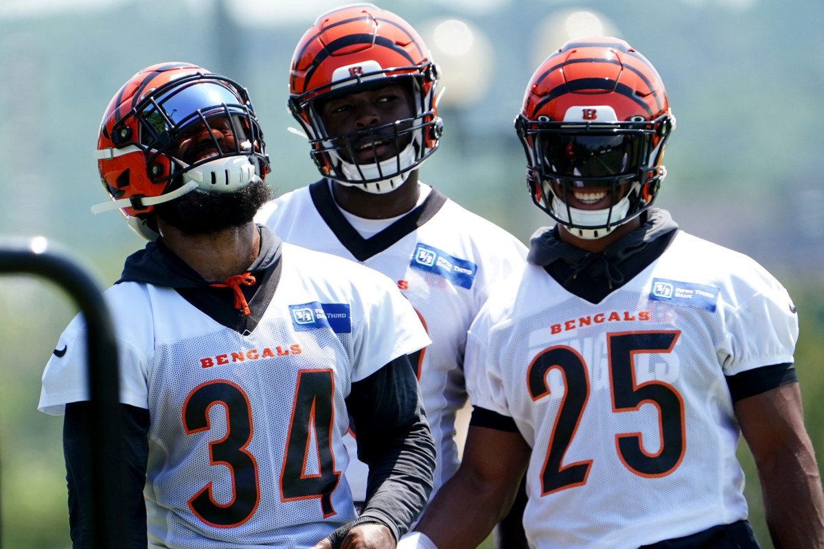 Cincinnati Bengals running back Samaje Perine (34) shares a laugh with Cincinnati Bengals running back Chris Evans (25) as they participate in drills during Cincinnati Bengals training camp practice, Monday, Aug. 1, 2022, at the practice fields next to Paul Brown Stadium in Cincinnati. Cincinnati Bengals Training Camp Aug 1 0014