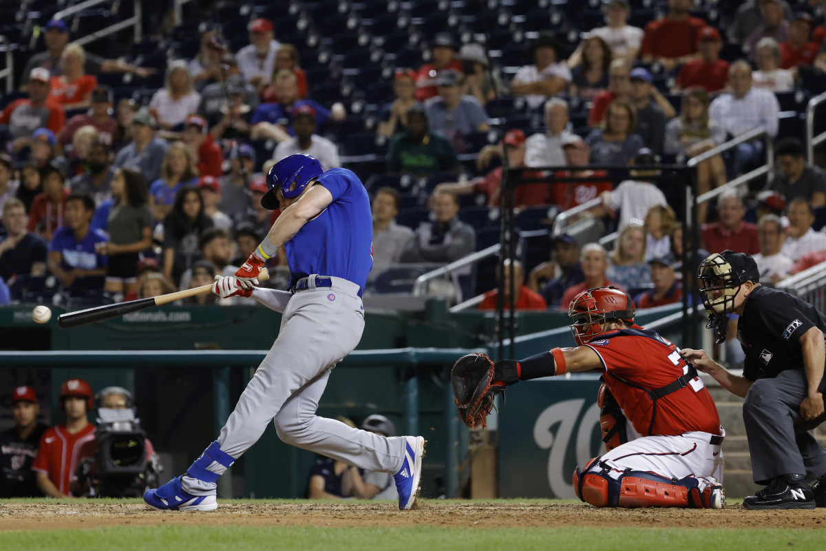 Patrick Wisdom plates the go-ahead run in the top of the 11th inning. 