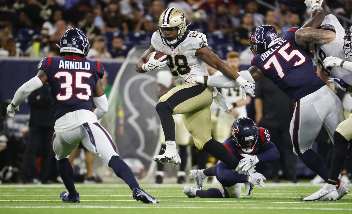 New Orleans Saints running back Devine Ozigbo (28) runs against the Houston Texans. Mandatory Credit: Troy Taormina-USA TODAY Sports