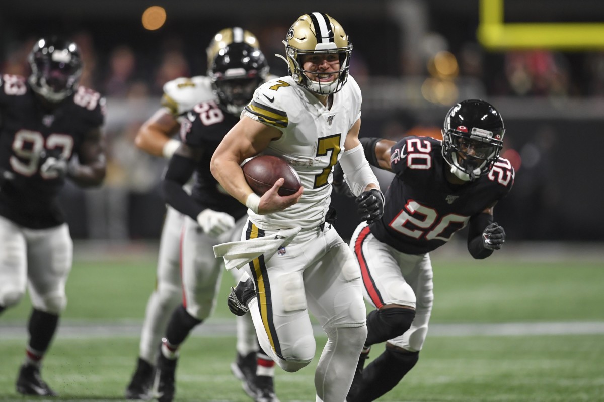 New Orleans Saints Taysom Hill (7) runs through the Atlanta Falcons defense for a touchdown. Mandatory Credit: Dale Zanine-USA TODAY