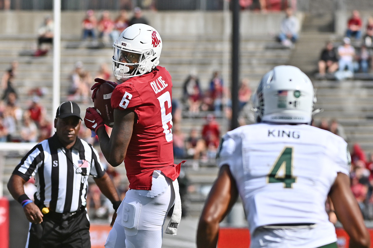 Washington State Cougars wide receiver Donovan Ollie reels in a pass against Colorado State.